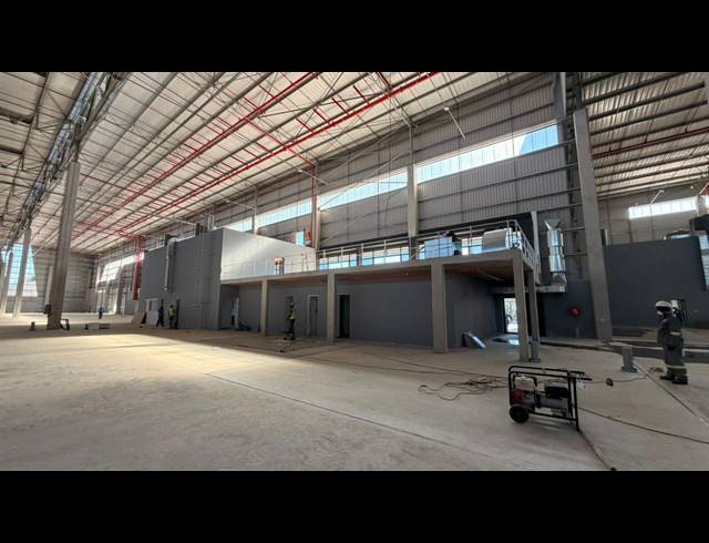 13,000M² WAREHOUSE TO LET IN LOUWLARDIA